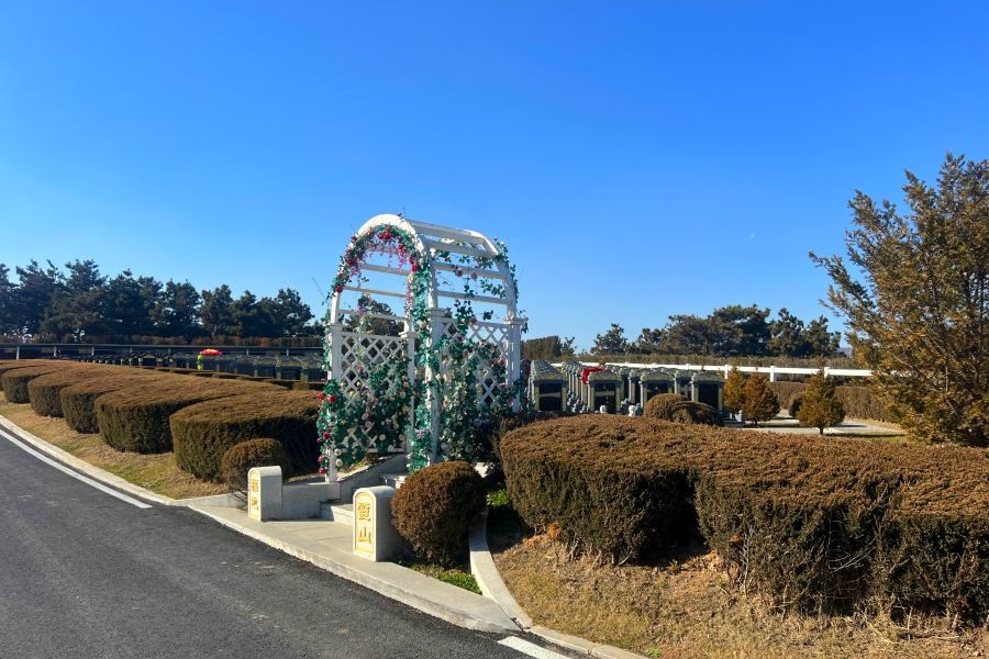 沈阳百贯山松陵公墓环境展示