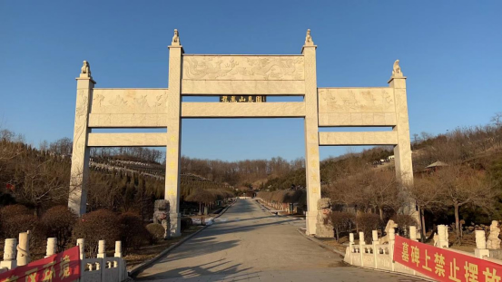 龙凤山墓园
