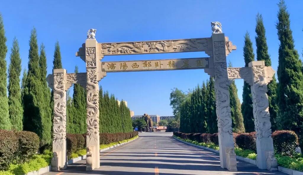 沈阳西郊卧龙墓园