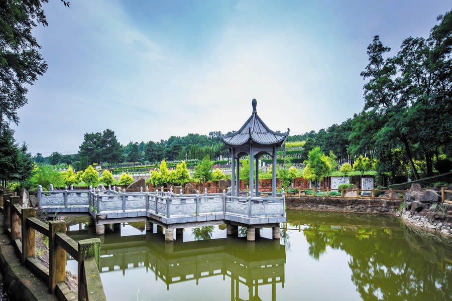 龙泉古园公墓