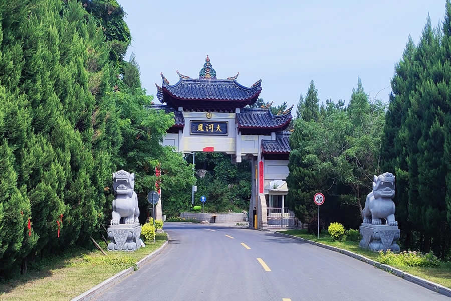 大河贝墓园