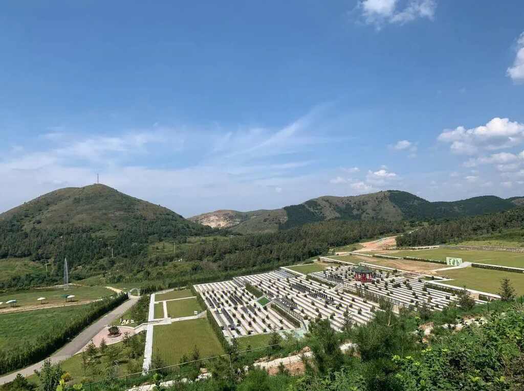 龙福山墓园