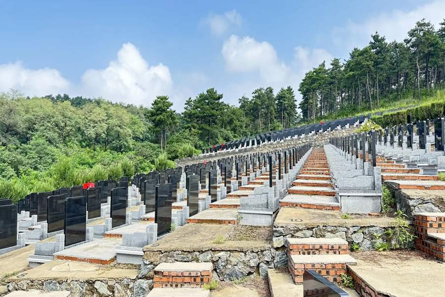 沈阳甲宝山墓园