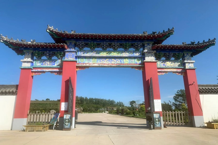 隆宝山墓园