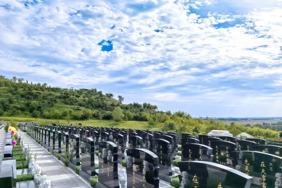 龙福山墓园