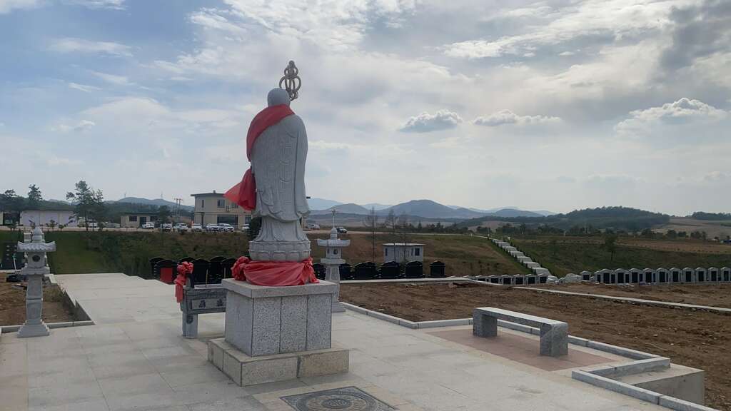 沈阳圣龙泉墓园