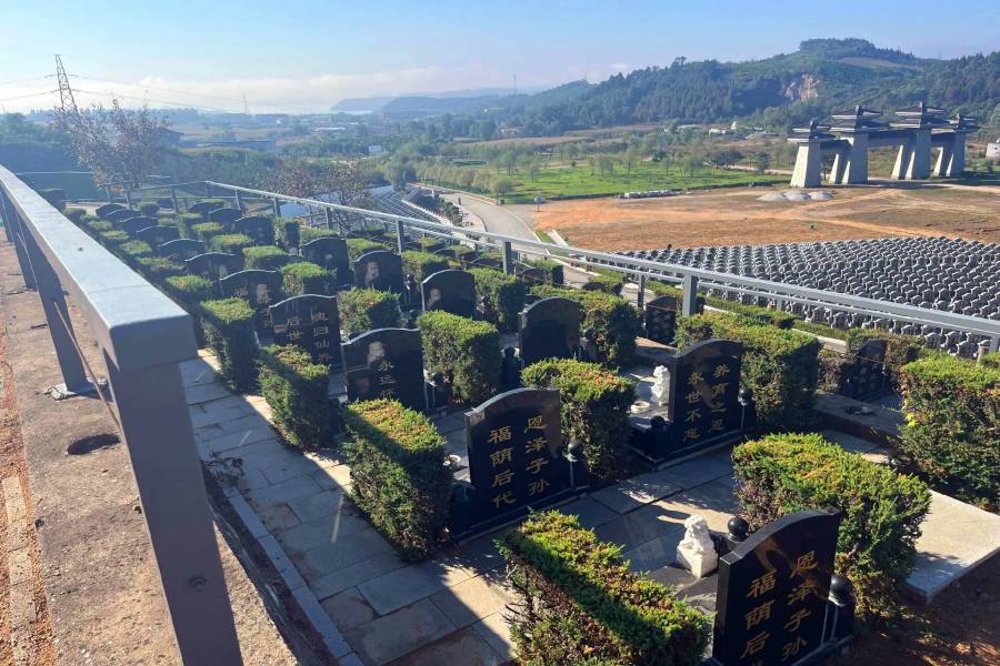 沈阳青云山墓园 沈阳青云山墓园