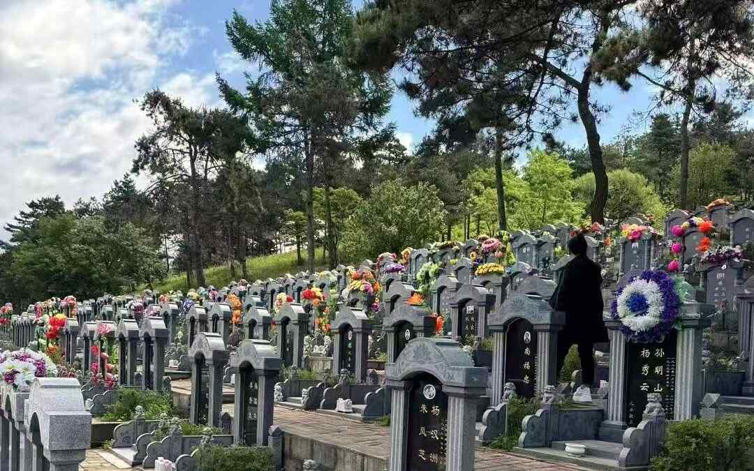 沈阳大河贝墓园