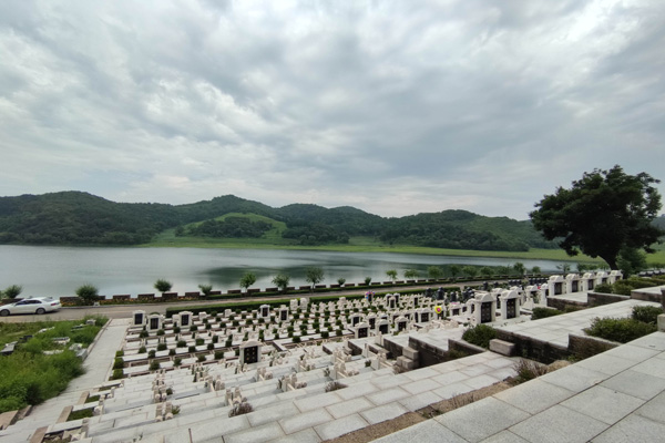 沈阳大河贝墓园