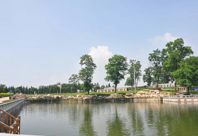 沈阳西郊卧龙墓园