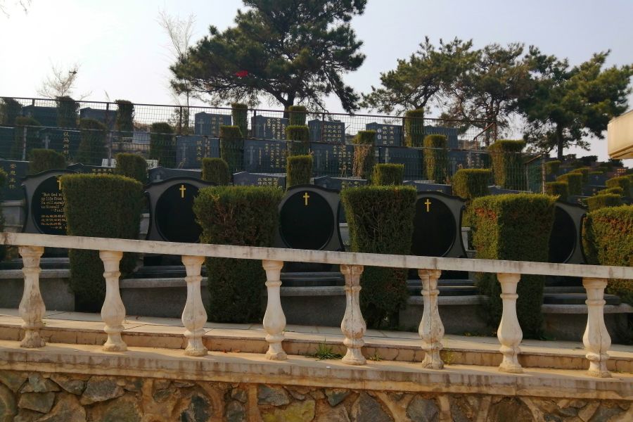 沈阳西郊卧龙墓园