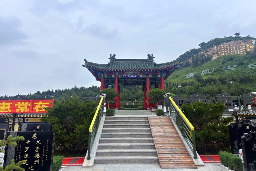 龙福山墓园
