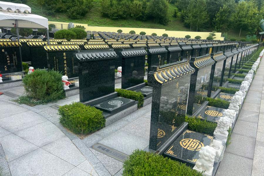 龙福山墓园