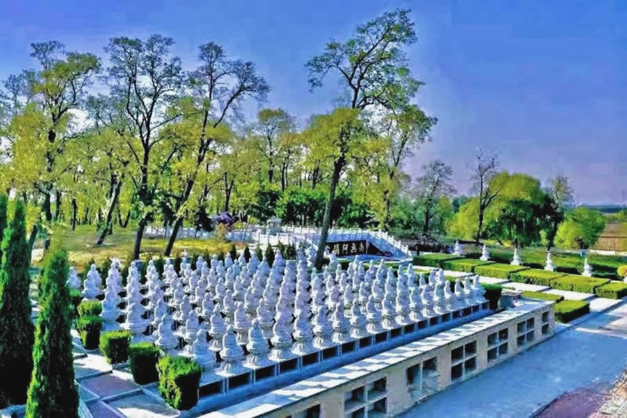 沈阳卧龙墓园