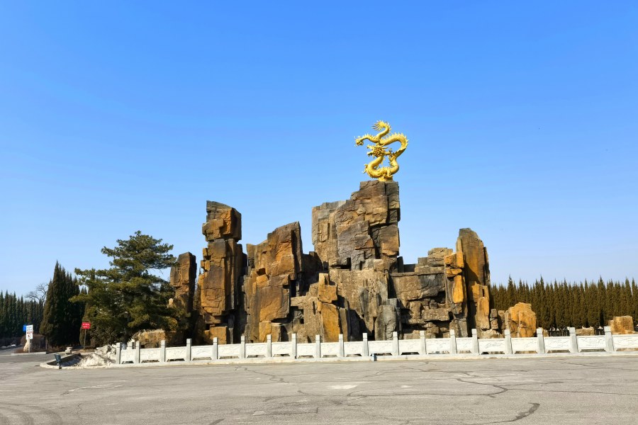 沈阳卧龙墓园